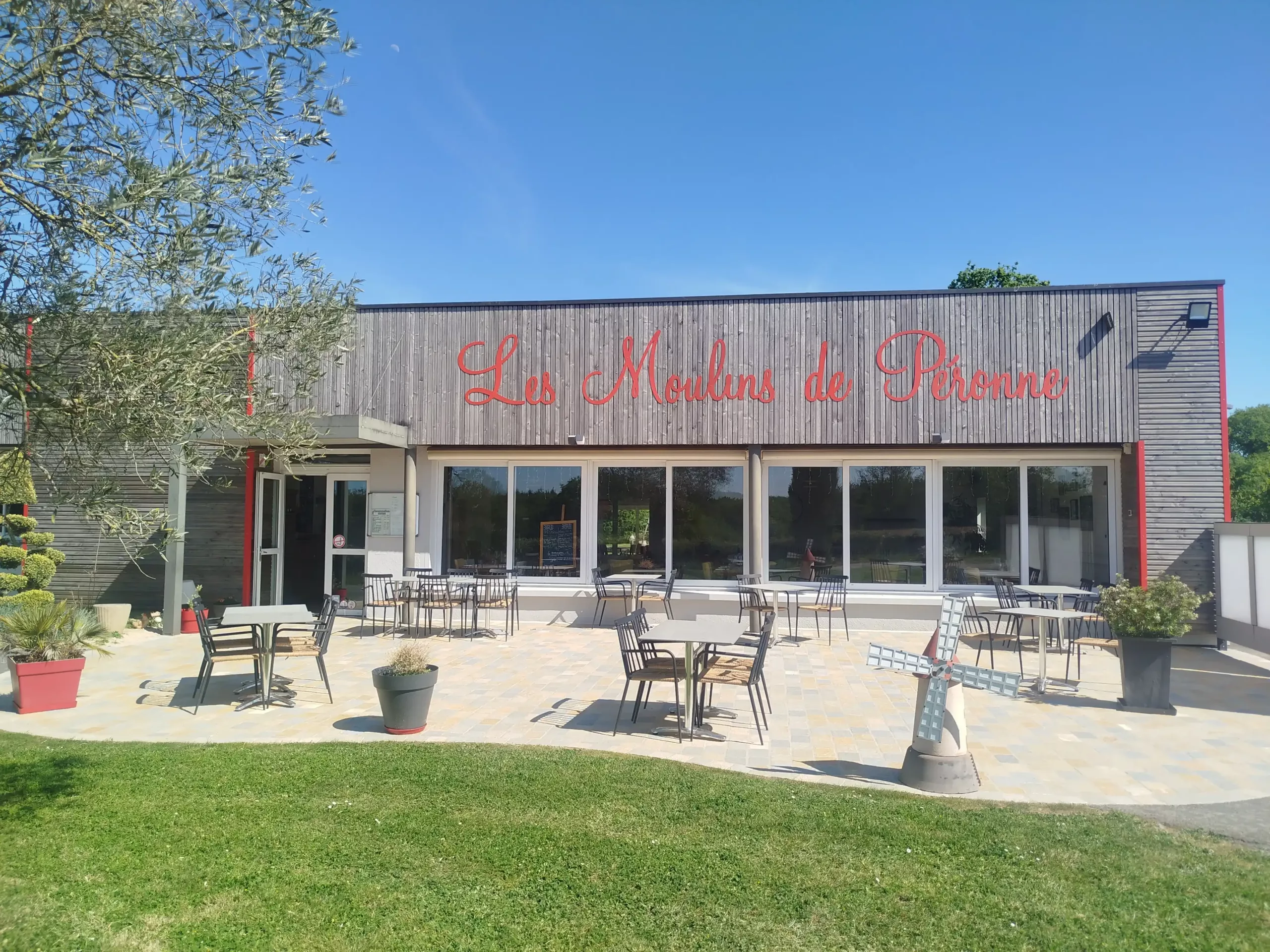 Les Moulins De Peronne Restaurant Cholet Slide1
